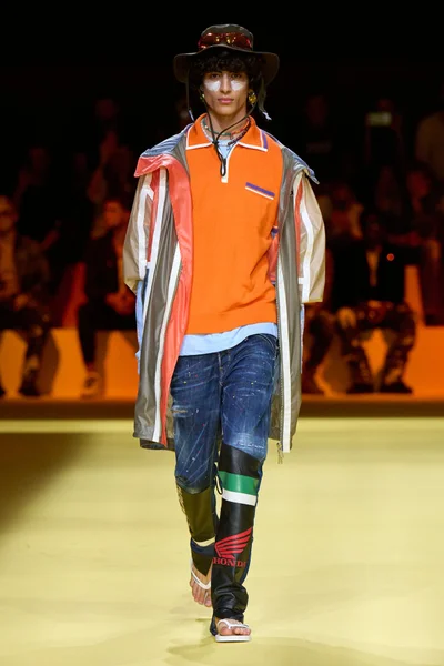 Look 10